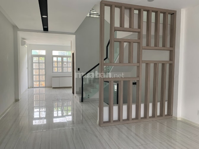 Nhà phố có hầm,1 trệt lửng 3 lầu. Ngay Gigamall khu Little Village