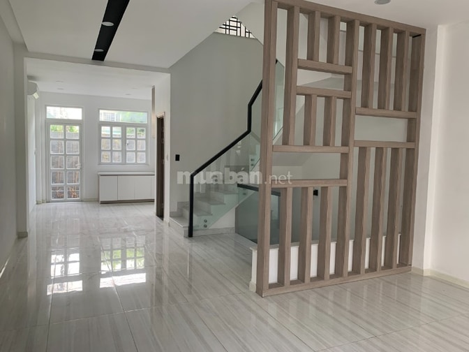Nhà phố có hầm,1 trệt lửng 3 lầu. Ngay Gigamall khu Little Village