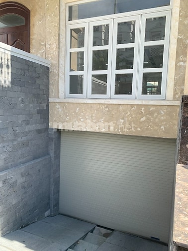 Nhà phố có hầm,1 trệt lửng 3 lầu. Ngay Gigamall khu Little Village