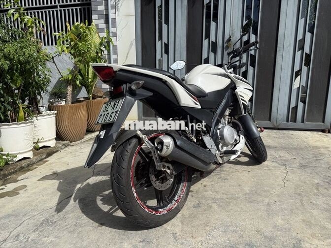 Yamaha FZ150i Trắng Nhập khẩu