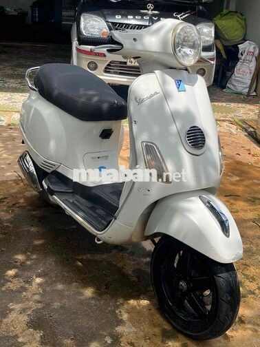 Piaggio Vespa LX125ie Trắng