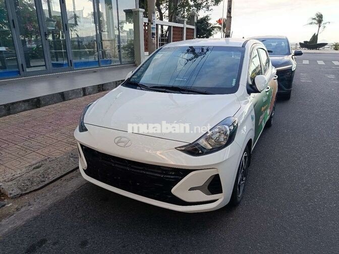 Hyundai Grand i10 Hatchback Trắng 5 chỗ