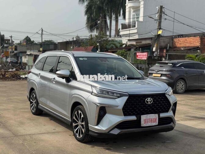Toyota Veloz Cross 2023 Bạc 7 chỗ