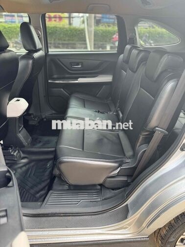 Toyota Veloz Cross 2023 Bạc 7 chỗ