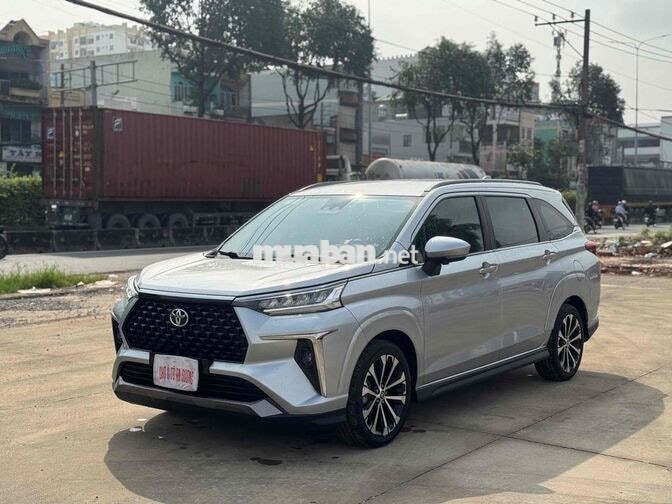 Toyota Veloz Cross 2023 Bạc 7 chỗ