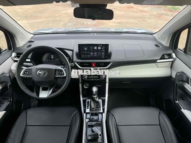 Toyota Veloz Cross 2023 Bạc 7 chỗ