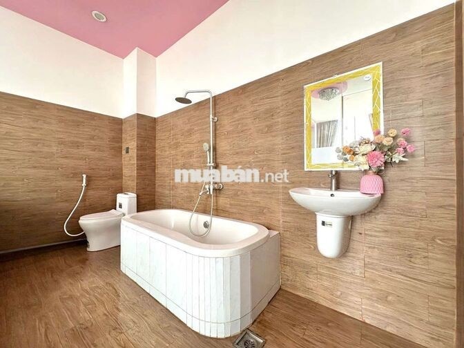 STUDIO CỬA KÍNH LỚN GẦN EMART PHAN HUY ÍCH SẴN BỒN TẮM LỚN