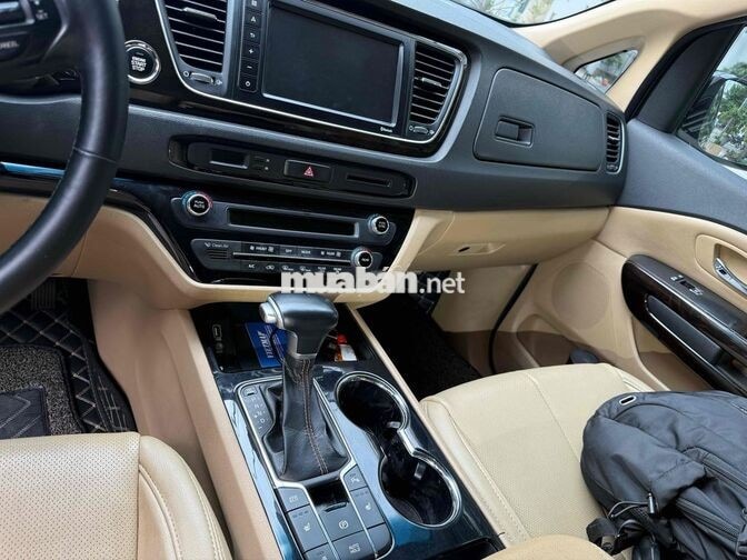 KIA Sedona 2020 bản full máy dầu Đen xanh