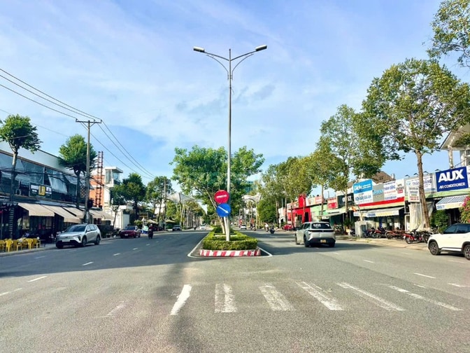 CẶP NỀN ĐẸP ĐỐI DIỆN TTTM- KDC NGÂN THUẬN - LG 17,5