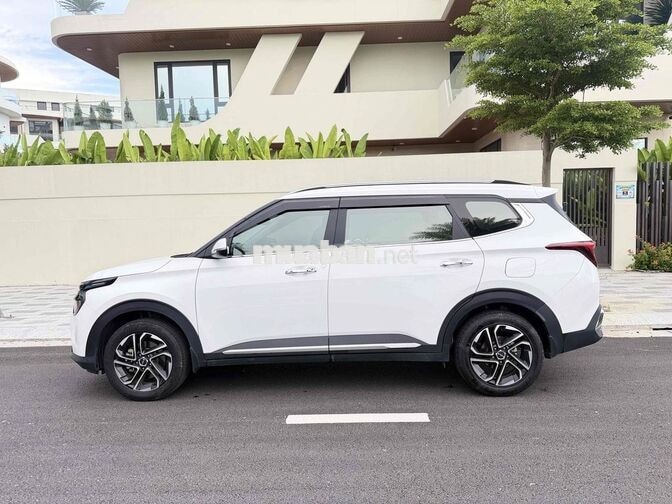 KIA CARENS 1.5G LUXURY 2024 Trắng 7 chỗ