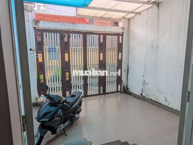 Cần bán nhà 1 trệt 1 lầu, sân rộng, khu trung tâm Thủ Dầu Một