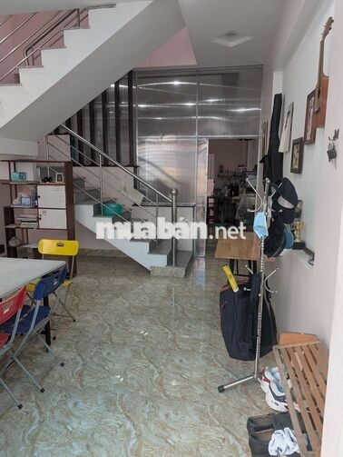 Cần bán nhà 1 trệt 1 lầu, sân rộng, khu trung tâm Thủ Dầu Một
