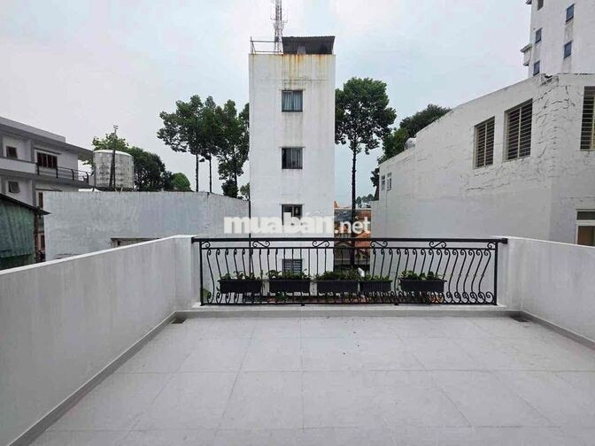 Bán nhà 3 tầng 131.6m² sử dụng, đất 39m².  Địa chỉ: 252/57F Cao Thắng,
