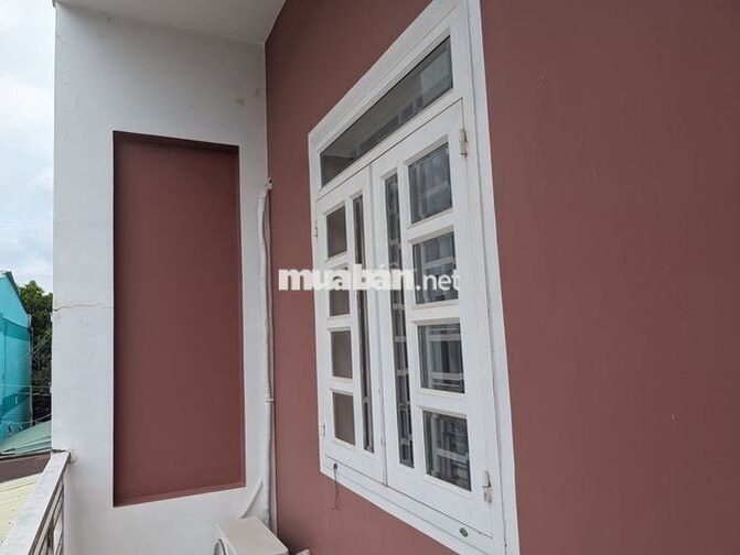 Cần bán nhà 1 trệt 1 lầu, sân rộng, khu trung tâm Thủ Dầu Một