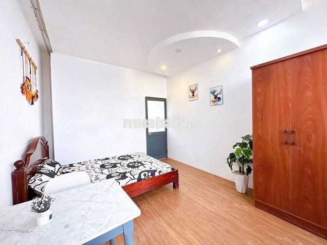 CHDV 3 Phòng Ngủ Thang máy  Rộng 80m2 Ngay Đh Hoa Sen UEH Bách Khoa 