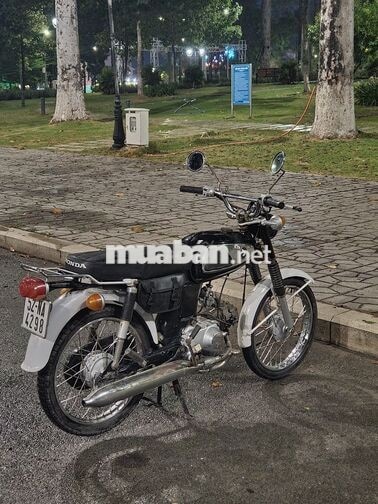 Honda 67 Đen, Trắng