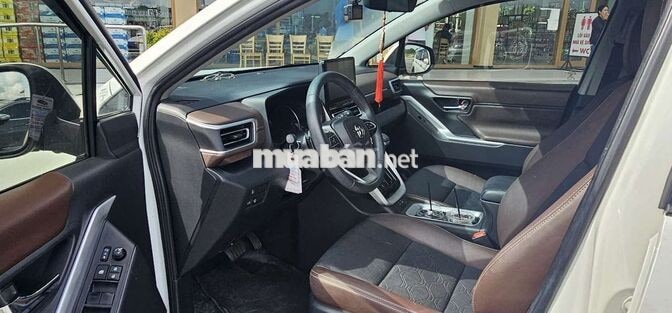 Toyota Innova Cross 2025 Trắng Ngọc Trai