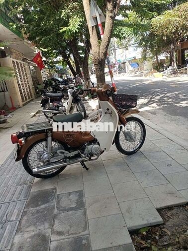 Honda Cub 50 phân khối Nâu Trắng