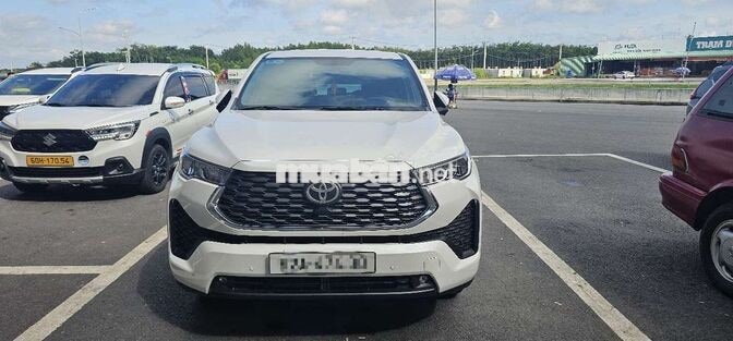 Toyota Innova Cross 2025 Trắng Ngọc Trai