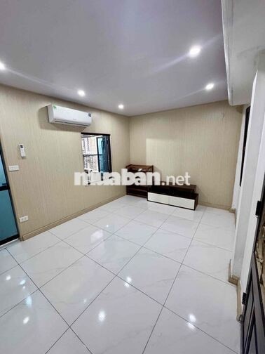 Cho thuê nhà nguyên căn phố Đội Cấn, chính chủ