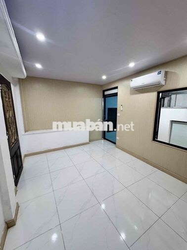 Cho thuê nhà nguyên căn phố Đội Cấn, chính chủ