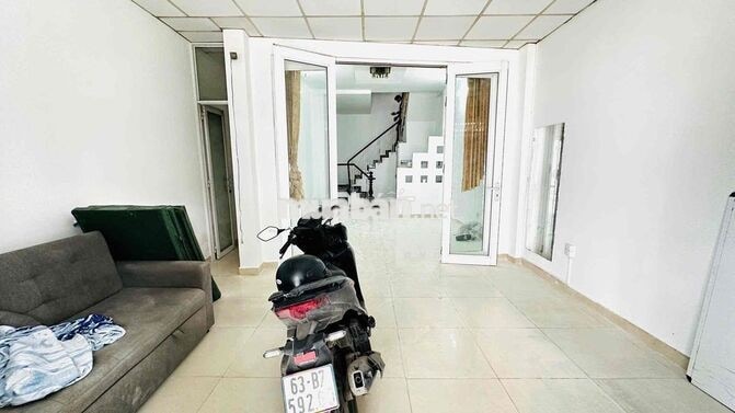 CHO THUÊ NHÀ MỚI SƠN SỬA MẶT TIỀN ĐƯỜNG ĐỒNG NAI, QUẬN 10