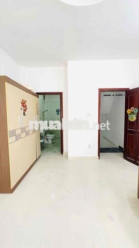 CHO THUÊ NHÀ MỚI SƠN SỬA MẶT TIỀN ĐƯỜNG ĐỒNG NAI, QUẬN 10