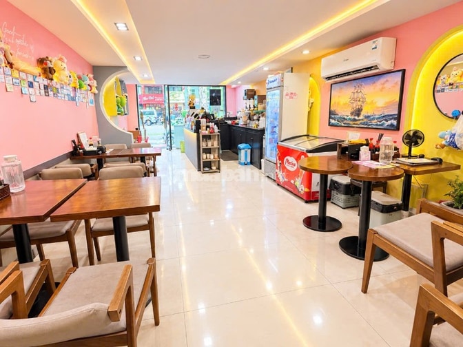 Sang nhượng quán ăn đang hoạt động 2 mô hình kem và Mỳ