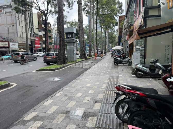 Sang nhượng quán ăn đang hoạt động 2 mô hình kem và Mỳ