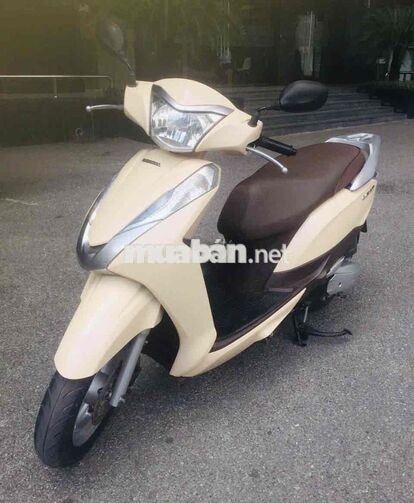 LEAD 125 vàng kem xe đi giữ gìn chất lượng rất tốt