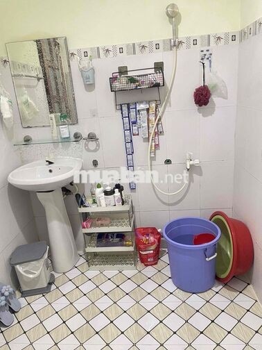 mình muốn tìm bạn nữ ở ghép vì mình ở một mình nên hơi buồn huhu