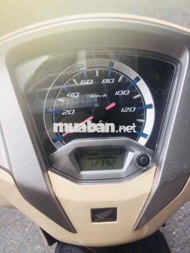 LEAD 125 vàng kem xe đi giữ gìn chất lượng rất tốt