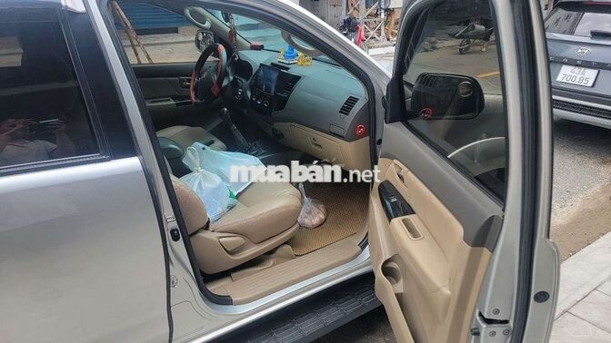 Toyota Fortuner 2012 Số sàn Bạc 270.620 km