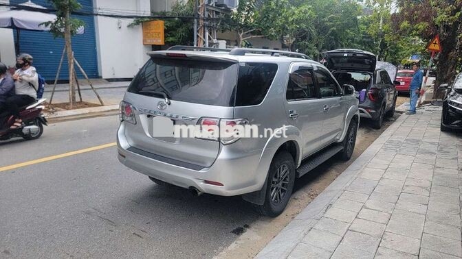 Toyota Fortuner 2012 Số sàn Bạc 270.620 km