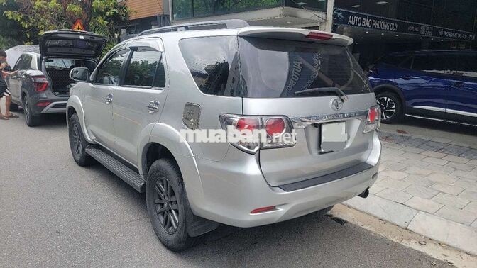 Toyota Fortuner 2012 Số sàn Bạc 270.620 km