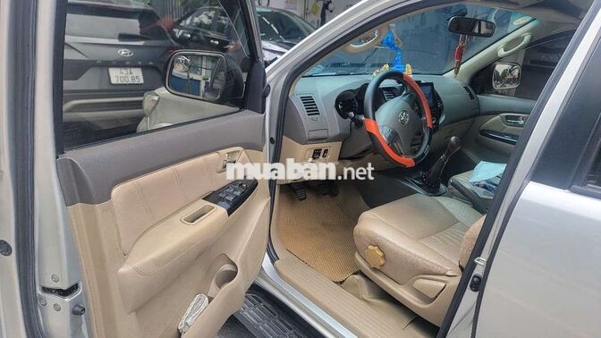 Toyota Fortuner 2012 Số sàn Bạc 270.620 km