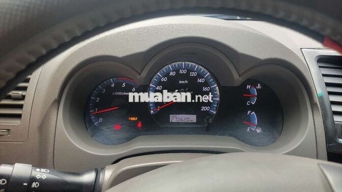 Toyota Fortuner 2012 Số sàn Bạc 270.620 km
