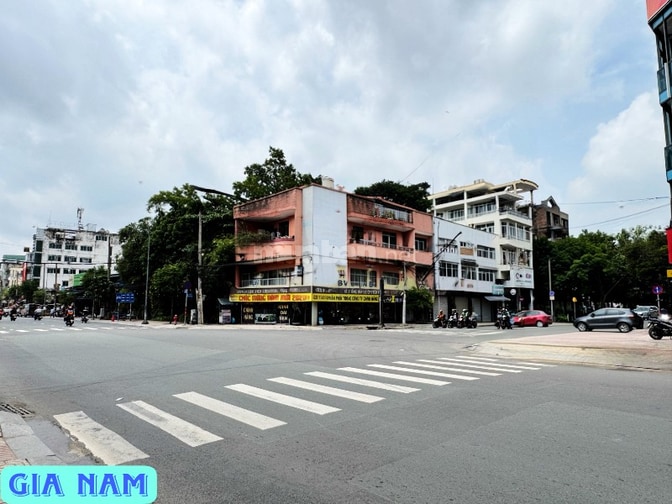 BÁN NHÀ GÓC 2 MẶT TIỀN : ĐƯỜNG ĐINH BỘ LĨNH VÀ CHU VĂN AN - P. 26 -BT