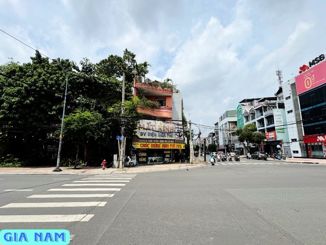 BÁN NHÀ GÓC 2 MẶT TIỀN : ĐƯỜNG ĐINH BỘ LĨNH VÀ CHU VĂN AN - P. 26 -BT