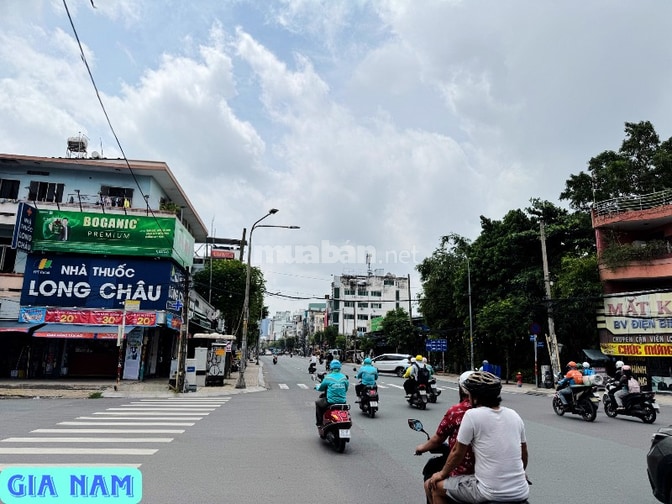 BÁN NHÀ GÓC 2 MẶT TIỀN : ĐƯỜNG ĐINH BỘ LĨNH VÀ CHU VĂN AN - P. 26 -BT