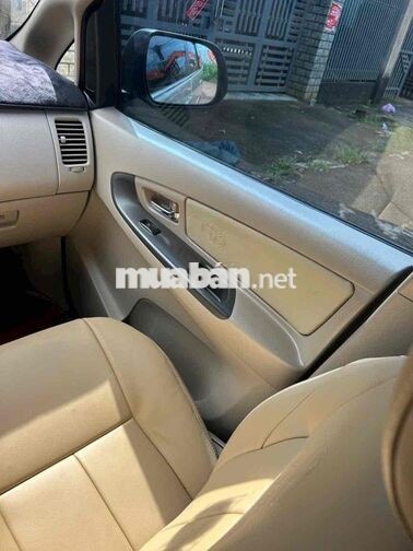 Toyota Innova E 2016 Vàng cát
