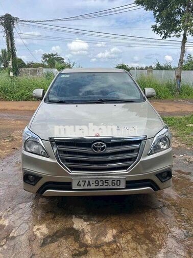 Toyota Innova E 2016 Vàng cát