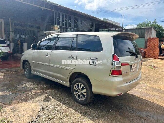 Toyota Innova E 2016 Vàng cát