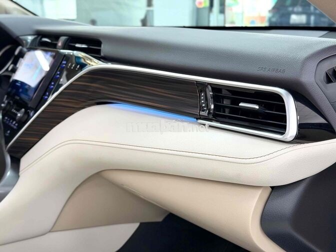 Toyota Camry 2.5Q 2021 Trắng Ngọc Trai 13.000km