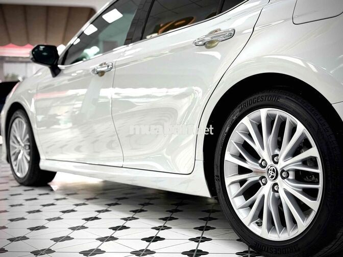 Toyota Camry 2.5Q 2021 Trắng Ngọc Trai 13.000km