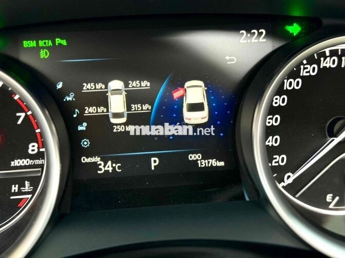 Toyota Camry 2.5Q 2021 Trắng Ngọc Trai 13.000km