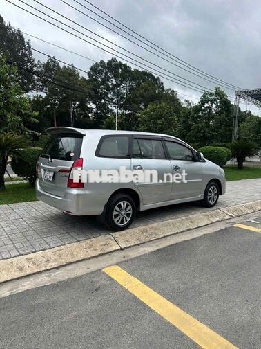 Toyota Innova 8 chỗ Số sàn Bạc