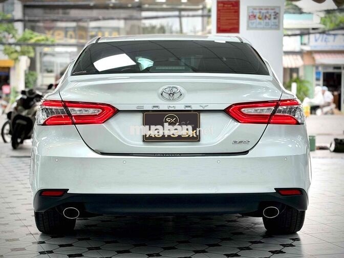Toyota Camry 2.5Q 2021 Trắng Ngọc Trai 13.000km