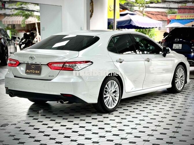 Toyota Camry 2.5Q 2021 Trắng Ngọc Trai 13.000km