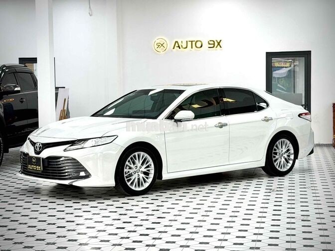 Toyota Camry 2.5Q 2021 Trắng Ngọc Trai 13.000km